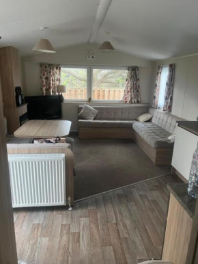 Towyn - 3 Bed Caravan - Sleeps 8 people Pet Friendly